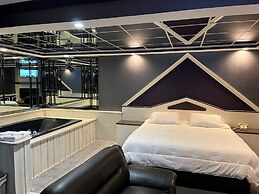 Gallery Holiday Motel