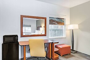 Oceanside Inn & Suites, a Days Inn by Wyndham