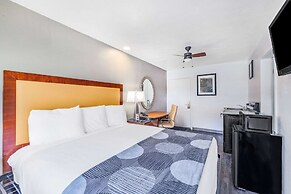 Oceanside Inn & Suites, a Days Inn by Wyndham