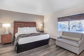 Oceanside Inn & Suites, a Days Inn by Wyndham