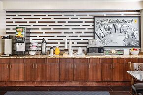 Super 8 by Wyndham Lindenhurst