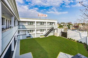 Super 8 by Wyndham Lindenhurst