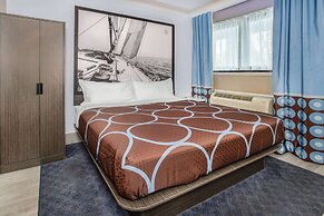 Super 8 by Wyndham Lindenhurst