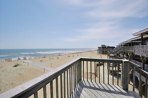 Lighthouse View Oceanfront Lodging