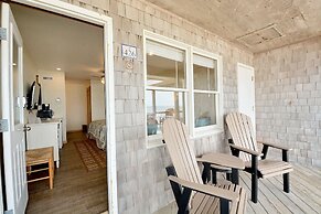 Lighthouse View Oceanfront Lodging