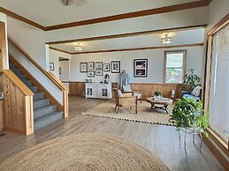 Lighthouse View Oceanfront Lodging