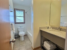 Lighthouse View Oceanfront Lodging