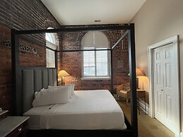 Front Street Inn