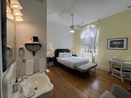 Front Street Inn