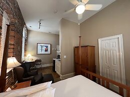 Front Street Inn