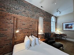 Front Street Inn