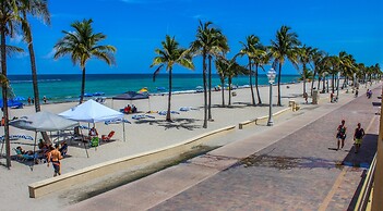 Hollywood Sands Resort