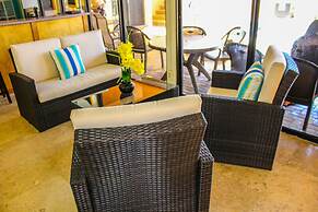 Hollywood Sands Resort