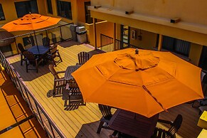 Hollywood Sands Resort