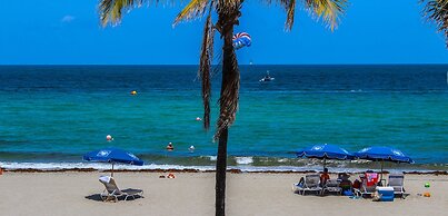 Hollywood Sands Resort