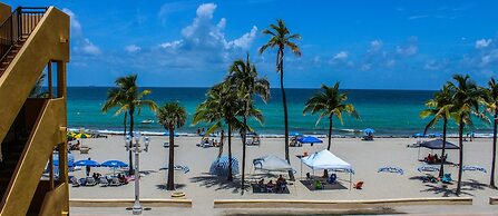 Hollywood Sands Resort