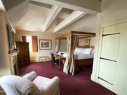 The Red Lion Inn Resort 1704