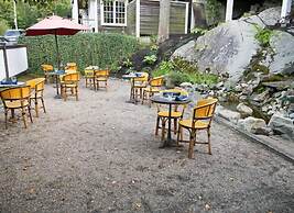 The Red Lion Inn Resort 1704