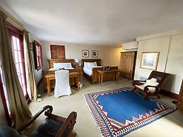 The Red Lion Inn Resort 1704