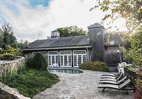 The Red Lion Inn Resort 1704