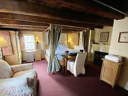 The Red Lion Inn Resort 1704