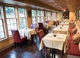 The Red Lion Inn Resort 1704