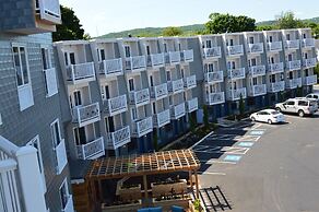 Rockland Harbor Hotel