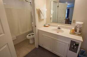 Maggie Valley Creekside Lodge