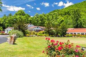 Maggie Valley Creekside Lodge