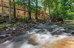Maggie Valley Creekside Lodge