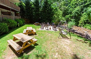 Maggie Valley Creekside Lodge