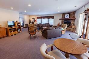 Maggie Valley Creekside Lodge