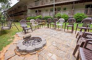 Maggie Valley Creekside Lodge