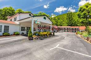 Maggie Valley Creekside Lodge