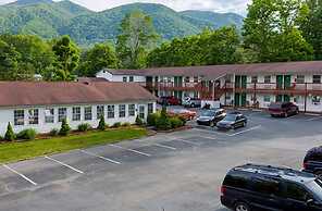 Maggie Valley Creekside Lodge