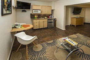 Desert Riviera Hotel