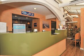 The White Sands Oceanfront Resort & Spa