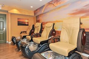 The White Sands Oceanfront Resort & Spa