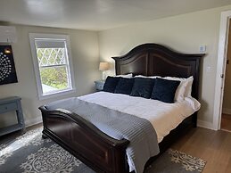 High Tide Inn
