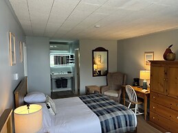 High Tide Inn