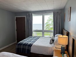 High Tide Inn