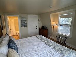 High Tide Inn