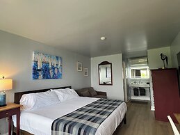 High Tide Inn