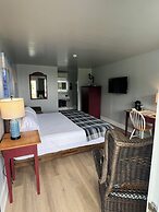 High Tide Inn