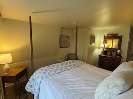 High Tide Inn