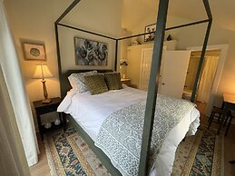 High Tide Inn