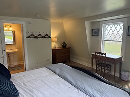 High Tide Inn