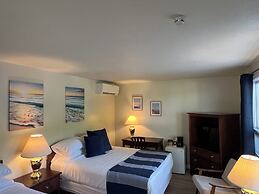 High Tide Inn