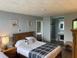 High Tide Inn