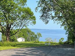 High Tide Inn
